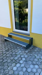 3 Stufen Standtreppe Modell 2 freistehend  verzinkt Treppe Stahltreppe Tritthöhe 18 cm Breite 70 cm Höhe  54 cm ohne Geländer Kunden-Foto 3