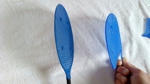 Fliegenklatsche Tennisschläger sortiert, 4 Farben Kunden-Foto 4