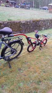 Peruzzo Trail Angel Tandemstange Rot bis 45 kg, Anhängerkupplung für Kinderfahrrad am Elternrad zur sicheren Fahrradtour Kunden-Foto 1
