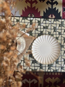 Sada 8 ks prémiových porcelánových tanierov Ø 20 cm – elegantný vlnitý vzor s ušľachtilým zlatým okrajom Fotografia od zákazníka č. 1