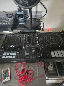 Hercules DJControl Inpulse 500, 6,3 mm, 3.5 mm/6.35 mm, USB, Windows 10, Mac OS X 10.12 Sierra, Mac OS X 10.13 High Sierra, Mac OS X 10.14 Mojave, Mac OS X 10.15 Catalina,..., Intel Core i3 Kunden-Foto 1