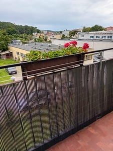 Vigevee 90 x 400 cm PVC rohož na ochranu soukromí, bambusový plot, zahradní plot, balkonový plot, větrolam, obložení balkonu, šedá Fotografie od zákazníka č. 1