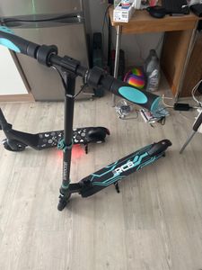 RCB Elektroroller Kinder , Faltbarer E Scooter Kinder , Max Reichweite 16KM , Höchstgeschwindigkeit 20KM/H , E Roller für Kinder und Jugendliche Kunden-Foto 3