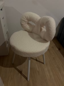 Schminkhocker, Bow Shape Rücken Dressing Stuhl, Sitzhocker Polsterhocker, Höhenverstellbarer Ankleidesessel für das Schlafzimmer, 33x33x67cm, Weiß Kunden-Foto 1