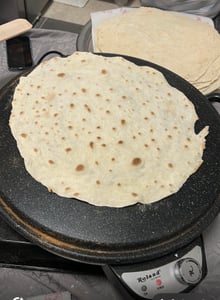 Roland Germany Crepes Maker Fladenbäcker 50cm – Elektrischer Pfannkuchen Yufka Katmer Gerät – 2300W, beschichtet, Temperaturregler, Edelstahl, Kunden-Foto 2