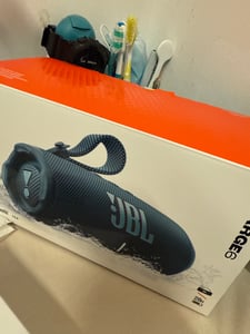 JBL Charge 6 – Tragbarer Bluetooth-Lautsprecher, 45 W, IP67, 28 Stunden, Blau Kunden-Foto 1