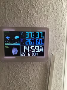 Funk-Wetterstation mit Farbdisplay Außensensor Schimmelwarner Hygrometer Barometer Datumsanzeige Mondphase Schwarz Frostalarm Wecker Kunden-Foto 1