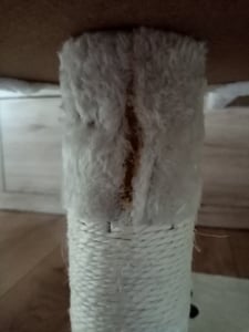 belviona škrabadlo pre mačky, kompaktné 112 cm škrabadlo s loptičkami na hranie, sisal a plyšová jaskyňa, svetlo sivé Fotografia od zákazníka č. 1
