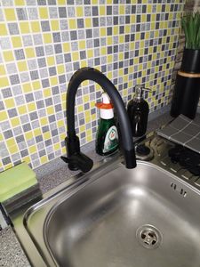 Auralum Hochdruck Schwarze flexible Küchenarmatur 360° Drehbar Küchenmischbatterien Einhandmischer flexibler Wasserhahn für die Küche Kunden-Foto 2