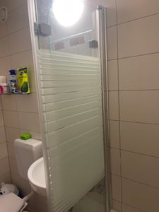 IMPTS 120x140cm Duschwand für Badewanne 2 TLG. Duschtrennwand mit Milchglas Streifen Badewannenaufsatz 6mm ESG glas teilsatiniert Badwannenfaltwand Kunden-Foto 4