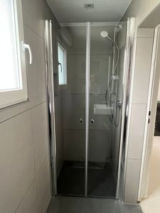 i-flair Duschtür 80-84 cm - Höhe: 195 cm, aus durchsichtigem 6 mm ESG Sicherheitsglas Kunden-Foto 1