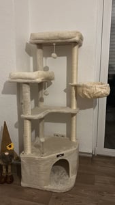 FEANDREA Kratzbaum für Raumecke, Katzenbaum, mit großer Kuschelhöhle, großen Plattformen, mehr Stabilität Sandbeige Kunden-Foto 2
