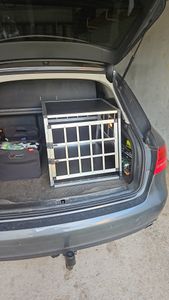 Juskys Alu Hunde-Transportbox L-X - 89x70x51 cm – Auto Hundebox robust & pflegeleicht – Gittertür verschließbar - Aluminium Reisebox für Hunde Kunden-Foto 1
