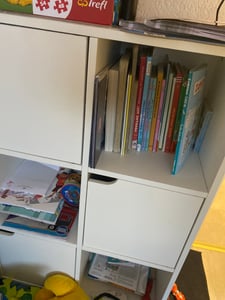 Mondeer Bücherschrank Vielschichtiges Aufbewahrungsregal Sechs Fächer mit 3 Türen Standregal Braun Kunden-Foto 1