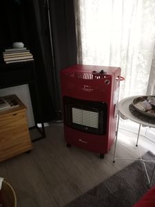 TRESKO® 4200 Watt Gasheizer Anthrazit inkl. Gasdruckregler Gasschlauch + Abdeckung | Gasofen Gasheizofen Keramik mit 3 Stufen | Infrarot Gasheizgerät Heizstrahler für Butan- oder Propangasflaschen bis 15 kg Kunden-Foto 5