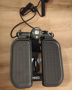 Zipro Swing Stepper Roam – 2-in-1 Twist Stepper für Zuhause mit Expander-Bändern Ministepper mit Display für Bein & Po Training bis 120 kg Kunden-Foto 1