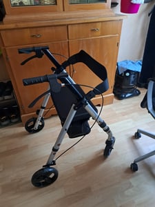 maxErgo Rollator Blau Gehhilfe für Outdoor Indoor zugelassen als Medizinprodukt Kunden-Foto 2