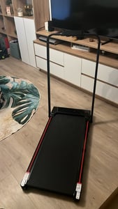 Klappbares Laufbänder – 3-in-1-Laufband mit 7 % Steigung – Walking Pad 1–8 km/h einstellbar – Lauffläche 38,5 x 90 cm - 2.5 ps Laufpad bis 130 kg Kunden-Foto 14