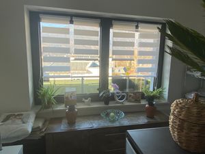 Voppi Doppelrollo ohne Bohren 135x150 cm weiß, Tag und Nacht Rollo, Fensterrollo, Innenrollo für Fenster, leichte nicht invasive Montage Kunden-Foto 2