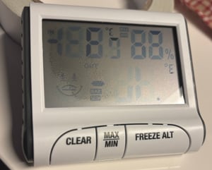 Thermometer Hygrometer Digital Innen LCD Raumthermometer Feuchtigkeitssensor Luftfeuchtigkeit Temperatur Innenräume Büro Babyzimmer Wohnzimmer Retoo Kunden-Foto 6