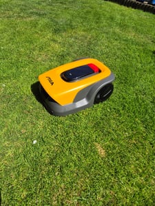 Robot tosaerba STIGA A 6v | Quad-RTK per una falciatura accurata | Telecamera HDR per il rilevamento degli ostacoli | Falciatura ordinata in schemi e percorsi | Perfetto per 600 m² Foto del cliente 2