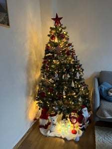 Sztuczne drzewko świąteczne o wysokości 183 cm, ozdobione 250 ciepłobiałymi diodami LED, z 8 trybami podświetlenia, 1455 końcówkami gałęzi, wykonane z materiałów ognioodpornych (PE/PVC), z solidną metalową podstawą Zdjęcie produktu od klienta nr 1