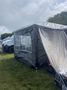 UISEBRT 3x3m Partyzelt Pavillon Wasserdicht Stabil Gartenpavillon Anti-UV mit Seitenteilen und großen Fenstern Gartenzelt Festzelt für Garten Party Anthrazit Kunden-Foto 3