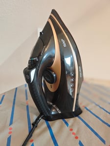 Bügeleisen mit Keramikbügelsohle, Dampfbügeleisen, Temperatur und Dampfmenge einstellbar,  Vertikal bügeln, Tropfstop, Antikalk, 2600W, Retoo Kunden-Foto 2