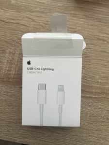 Oryginalna ładowarka Apple iPhone 13 - 12 - 11 - zasilacz USB-C 20 W + kabel do ładowania Lightning na USB-C 1 m - oryginalne opakowanie Zdjęcie produktu od klienta nr 2