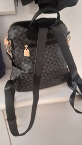 OKWISH Damen Rucksack Geldbörse Kunstleder Umhängetasche Handtasche Cabrio Design Taschenriemen Geldbörse 2 Stück Kunden-Foto 1