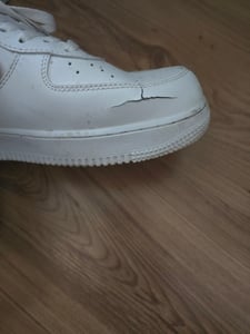 Compra las zapatillas Nike Air Force 1 '07 blancas en Kicksshop. Zapatillas deportivas icónicas para hombre, de color blanco, con un diseño clásico y una amortiguación Nike Air que proporciona comodidad. Foto del cliente 18