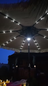 COSTWAY Sonnenschirm Hawaii 300 cm, Strohschirm mit Solar-LED und Doppeldach, Gartenschirm neigbar Kunden-Foto 4