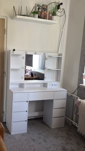 Toaletní stolek VASAGLE s napájecí lištou, žárovkami, 3 barvami světla, posuvnými lištami bez použití nářadí Fotografie od zákazníka č. 2