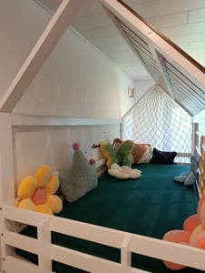 Merax Haus-Etagenbett 90x200 cm mit Rutsche und 2 Schubladen, Kinderbett, Jugendbett aus Holz für 2 Kinder, Stockbett Hochbett, Weiß+Natur Kunden-Foto 1