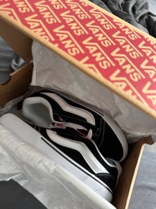 Vans Knu Skool Schwarz/Weiß - Uni Sneaker - VN0009QC6BT Kunden-Foto 1