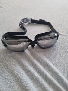2 STK Wasserdichte und Anti-Beschlag-Schwimmbrille, flach, leicht, großer Rahmen, verstellbare Taucherbrille, mit einteiligen Ohrstöpseln (Plattiert) Kunden-Foto 1