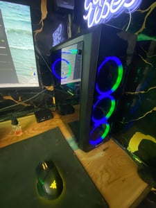 Greed® MK2 - High End Gaming PC - Intel i7 12700F - Nvidia Geforce RTX 5060Ti - 4K - 4,9 GHz - 16GB RAM & 1TB SSD - WLAN - Win 11 Pro Kunden-Foto 1