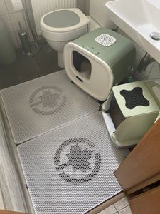 Katzenstreumatte mit Aussparrung · SMALL · weiß · Vorleger für Katzentoilette · · ca. 53 x 45 cm Kunden-Foto 1