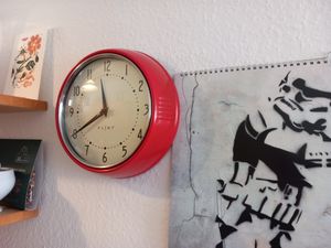 LS-LebenStil Nostalgische Metall Wanduhr Grau 23cm Rund Vintage Küchenuhr Bürouhr Retro kein Ticken Lautlos große Ziffern Wohnzimmer Büro Küche Kunden-Foto 1