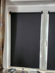Sonello Verdunkelungsrollo Klemmfix ohne Bohren 70 x 210 Schwarz Verdunklungsrollo Fensterrollo Rollo Seitenzugrollo Klemmrollo für Fenster & Tür Kunden-Foto 2