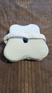 Orthopädisches Kniekissen für Seitenschläfer, Memory-Schaum, ergonomisch, atmungsaktiv, Besseren Schlaf und Druckentlastung bei Knie und Rücken Retoo Kunden-Foto 2