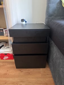 VASAGLE Beistelltisch mit Ladestation, Nachttisch mit Beleuchtung, Steckdosen, Geheimfach, Schubladen, modern, weiß Kunden-Foto 1