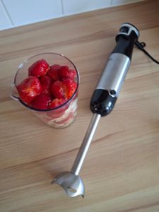 Stabmixer 1100W, 5-in-1 Pürierstab Edelstahl mit 5 Geschwindigkeitsstufen, inkl. Schneebesen, Zerkleinerer & Messbecher, Schwarz Kunden-Foto 5