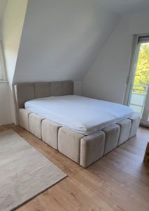 Polsterbett MOND mit Bettkasten und Metallgestell 140 x 200 cm. Modernes Doppelbett mit Stauraum, mit Matratze. Farbe: Hellgrau Kunden-Foto 1