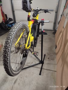 Montážny stojan na opravu bicyklov s držiakom náradia navyše Fotografia od zákazníka č. 1