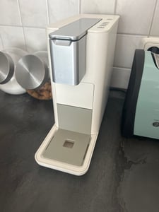 Tchibo Qbo Kapselmaschine, ESSENTIAL, Dark Stone Premium Kapselmaschine für Espresso, Caffè Crema und Caffè Grande, PressBrew Technologie, kompaktes Design Kunden-Foto 1