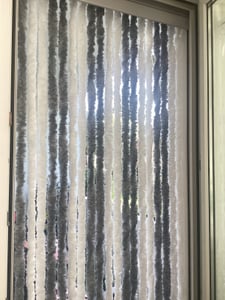 Sieťka proti hmyzu, materiál: chenille, farba: sivá a biela, rozmery: 90 x 220 cm, 100% polypropylén Fotografia od zákazníka č. 1