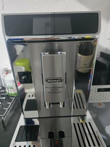 Delonghi ECAM 656.85.MS Vollautomatische Espressomaschine, Edelstahlgehäuse, Touchscreen, Zeitschaltuhr, Integriertes Mahlwerk, Milchaufschäumer, Wasserfilter Kunden-Foto 1