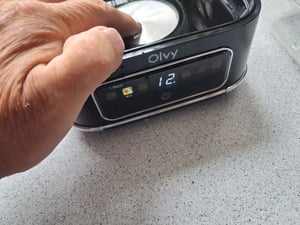 Olvy Eierkocher für 1-6 Eier mit Omelett- & Pochierfunktion – LCD-Timer, Abschaltautomatik, BPA-frei, leicht zu reinigen, elektrisch & kompakt Kunden-Foto 1