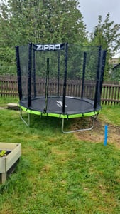 ZIPRO Trampolin Jump Pro Out | 8FT Ø 252 cm | Gartentrampolin Kindertrampolin Komplett-Set inkl. Außennetz, Leiter & Randabdeckung, Outdoor, Grün Kunden-Foto 3
